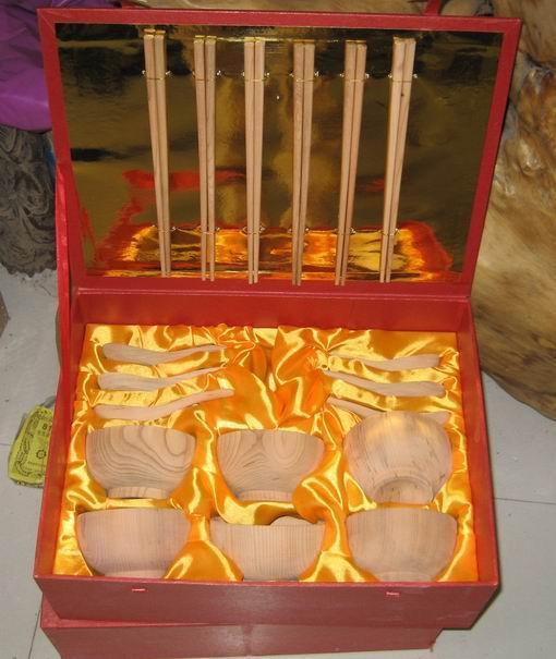 红木餐具礼盒与红豆杉工艺礼品 传统工艺与现代需求的完美融合